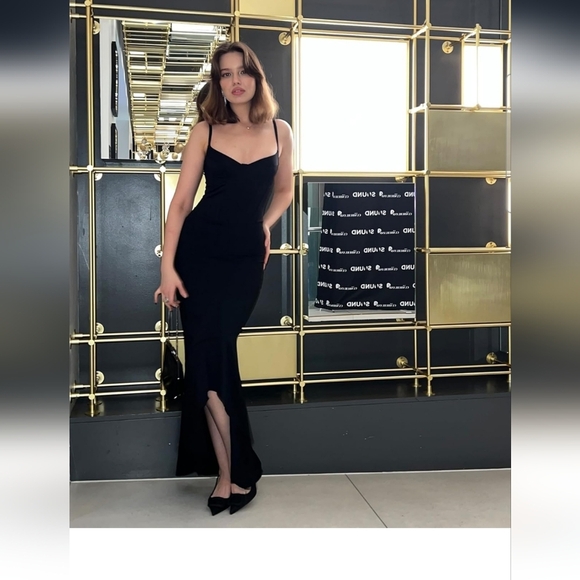 Elegant Black Women's Dress - Picture 5 of 11